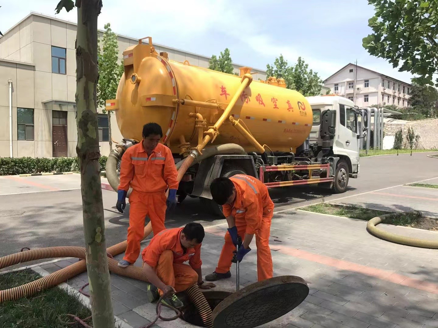 绥中化粪池清理与5-8吨吸粪车施工效率分析
